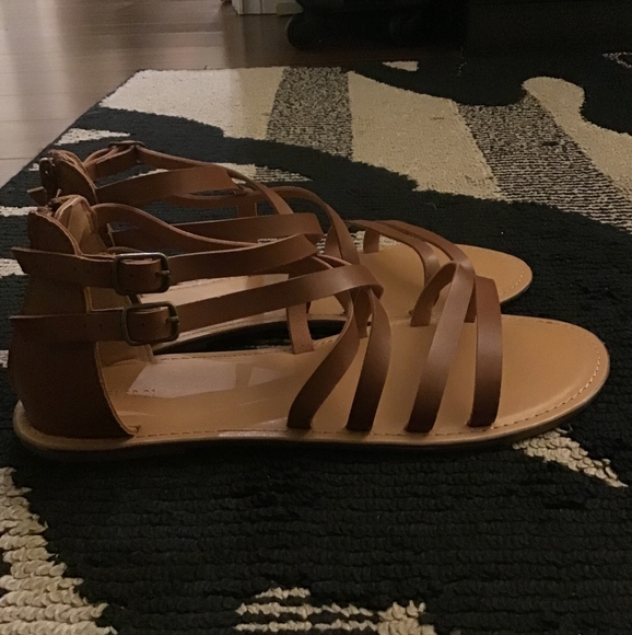 flats - Picture 3 of 3